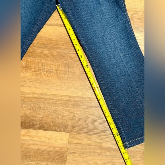 Chicos Jeans Women’s Size M (10/12) Blue Dark Wash Zip Fly Hi Rise 5 Pockets EUC - Picture 6 of 9